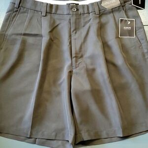 ALFANI MENS‎ NWT, shorts olive green. Size 36" 8" inseam. FLEXIBLE WAISTBAND.